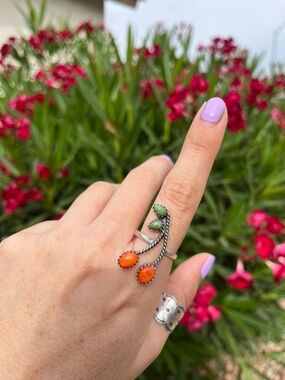 Sterling Silver Spiney Oyster and kingman turquoise statement ring. Size 10